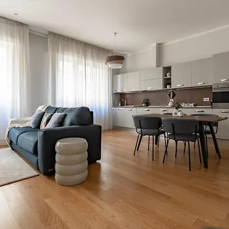 Housmart Massarenti 61 Apartament