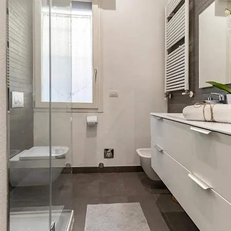 Housmart Massarenti 61 * Bologna