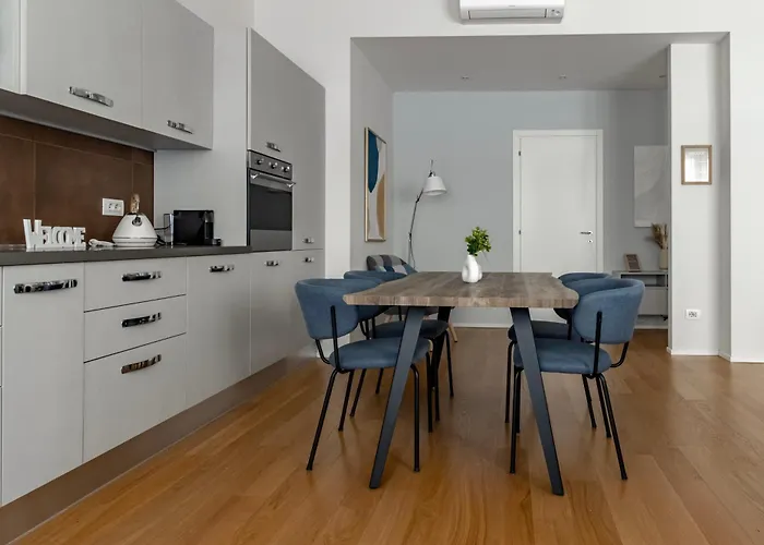 Lägenhet Housmart Massarenti 61 *